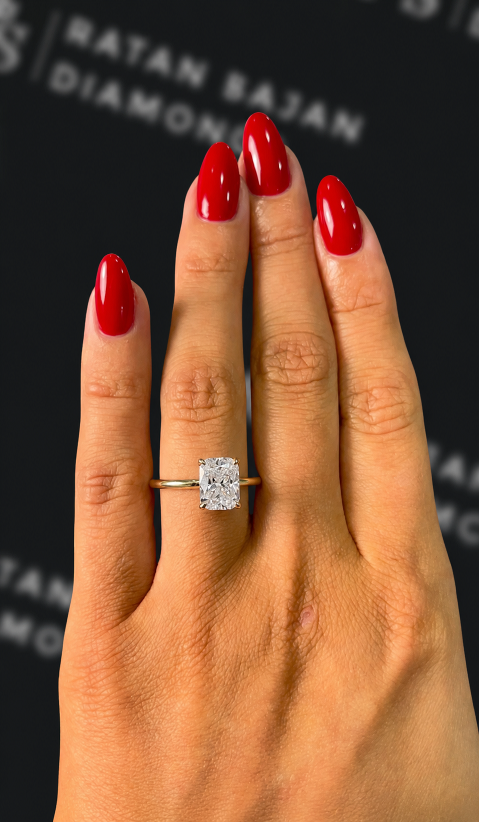 Natural diamond engagement ring by Ratan Sajan Diamonds Dubai