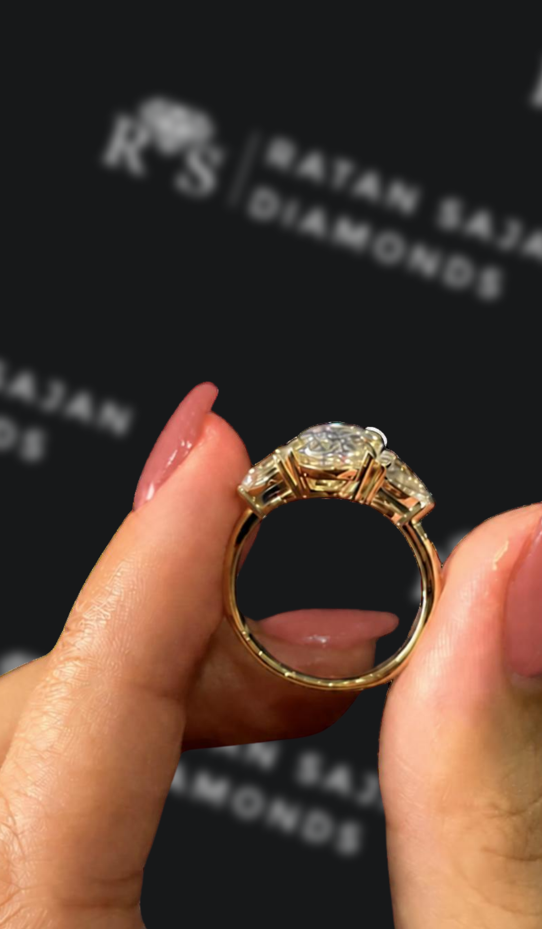 2 carat oval natural diamond engagement ring by Ratan Sajan Diamonds Dubai