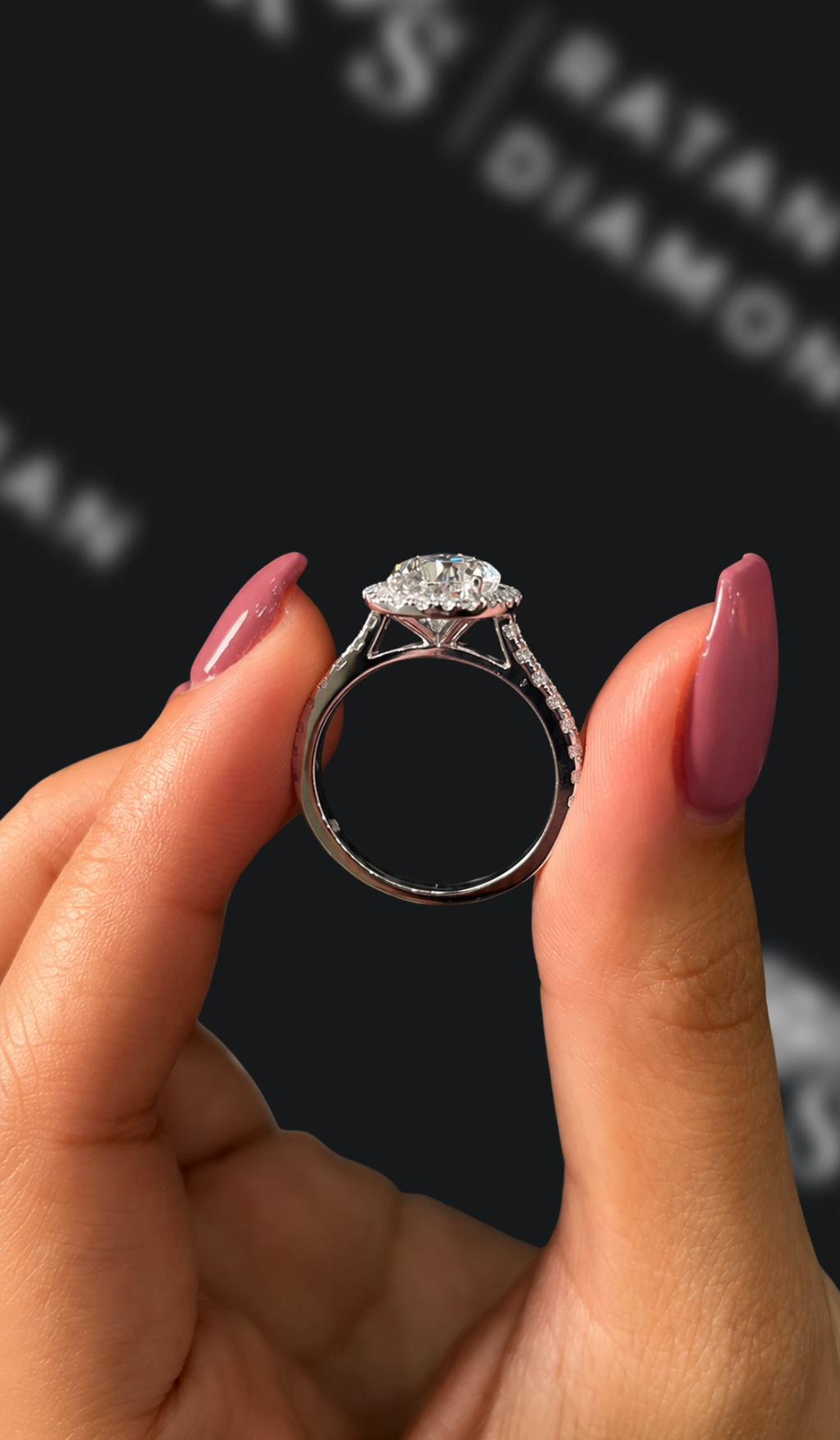 2 carat pear shaped natural diamond engagement ring by Ratan Sajan Diamonds Dubai