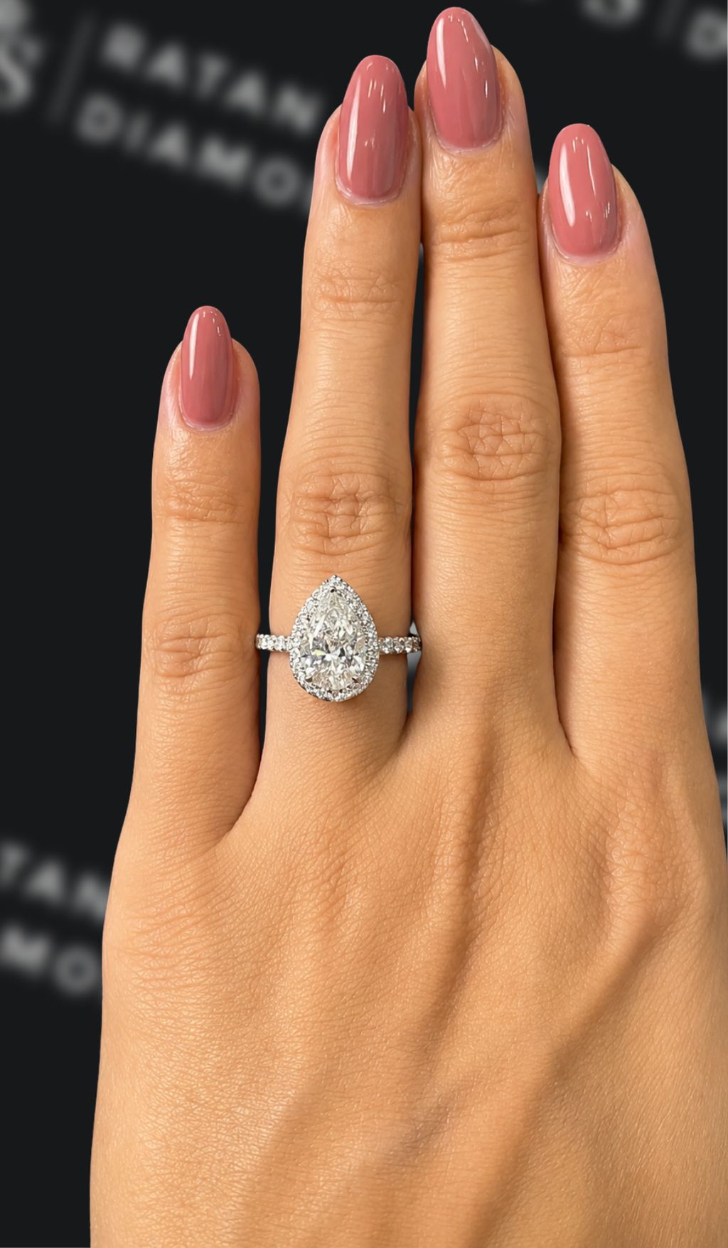 2 carat pear shaped natural diamond engagement ring by Ratan Sajan Diamonds Dubai