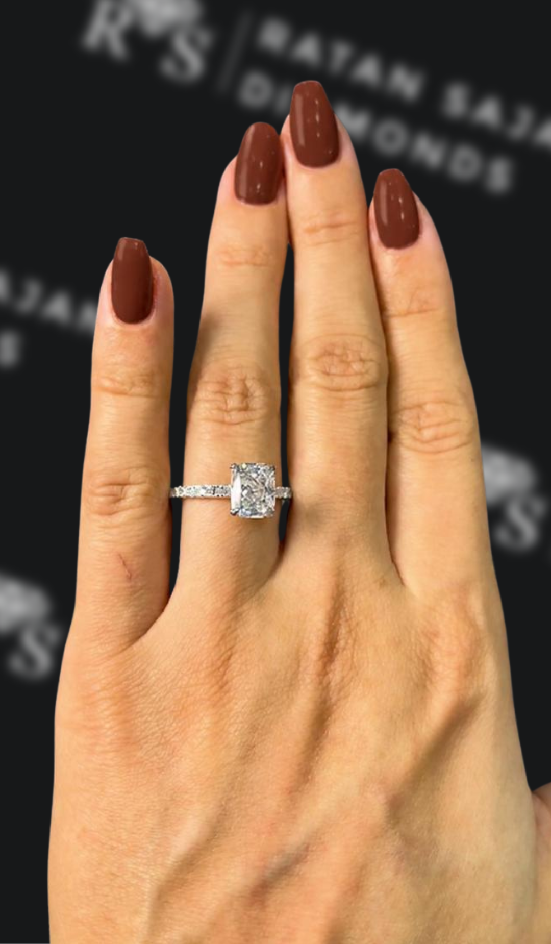 2.5 carat round brilliant natural diamond engagement ring by Ratan Sajan Diamonds Dubai