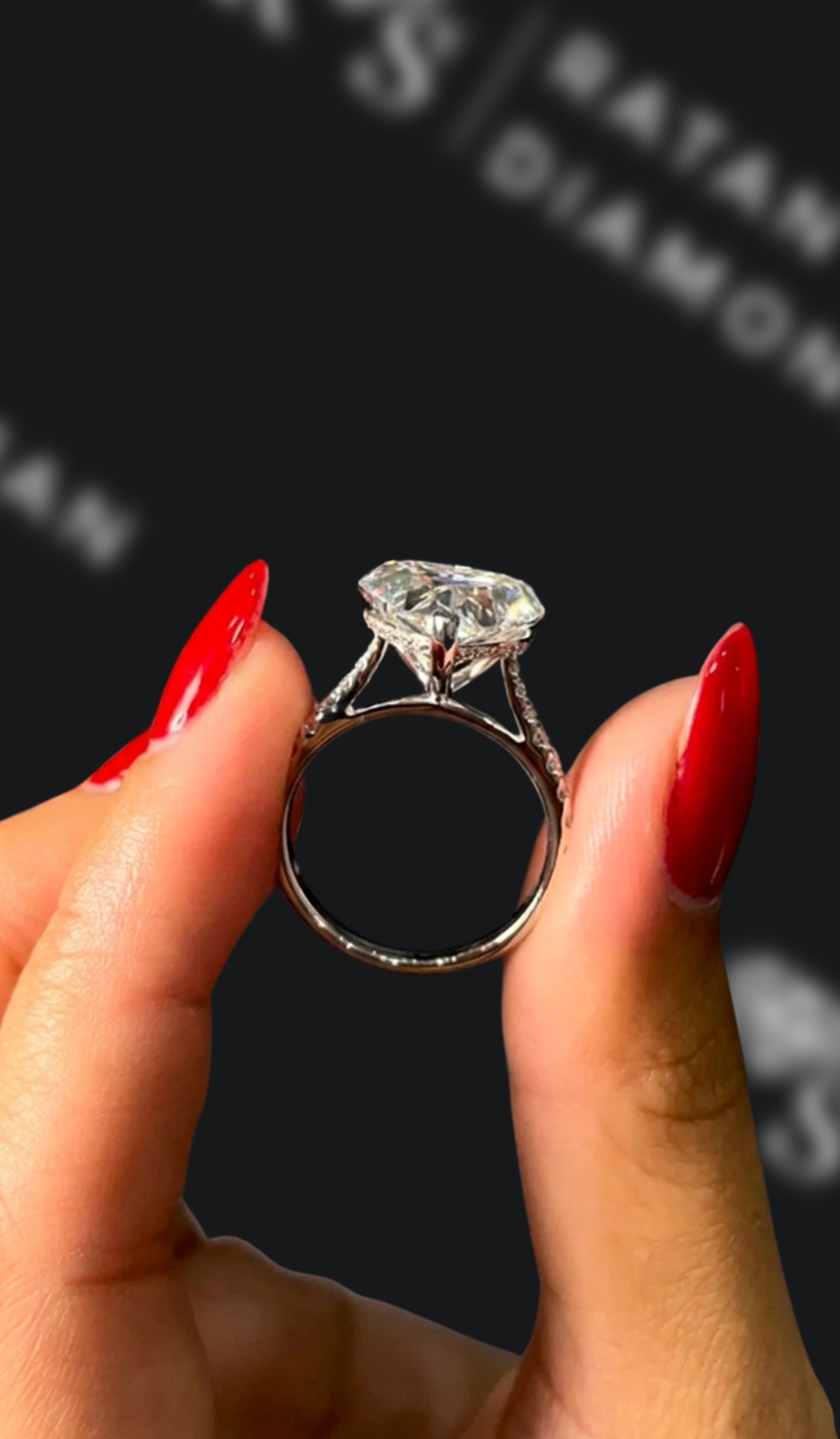 5 carat heart shaped natural diamond engagement ring by Ratan Sajan Diamonds Dubai