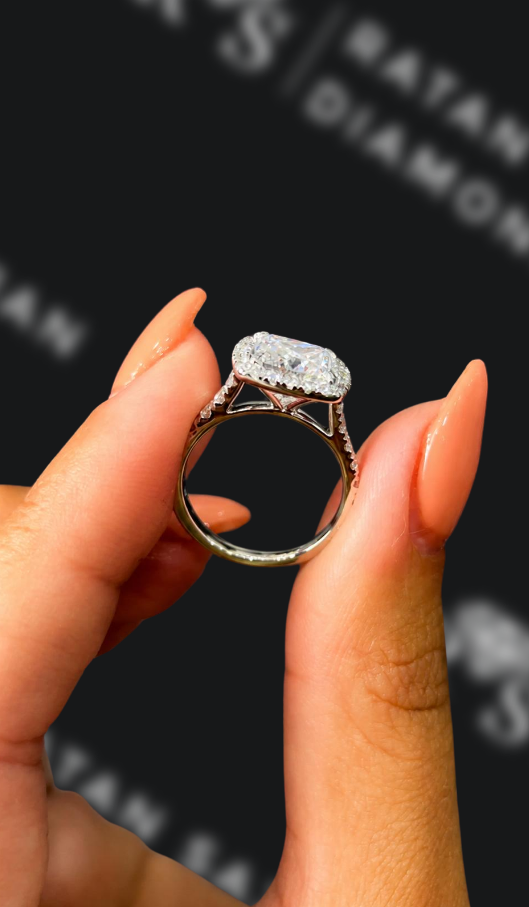 2 carat princess cut natural diamond engagement ring by Ratan Sajan Diamonds Dubai