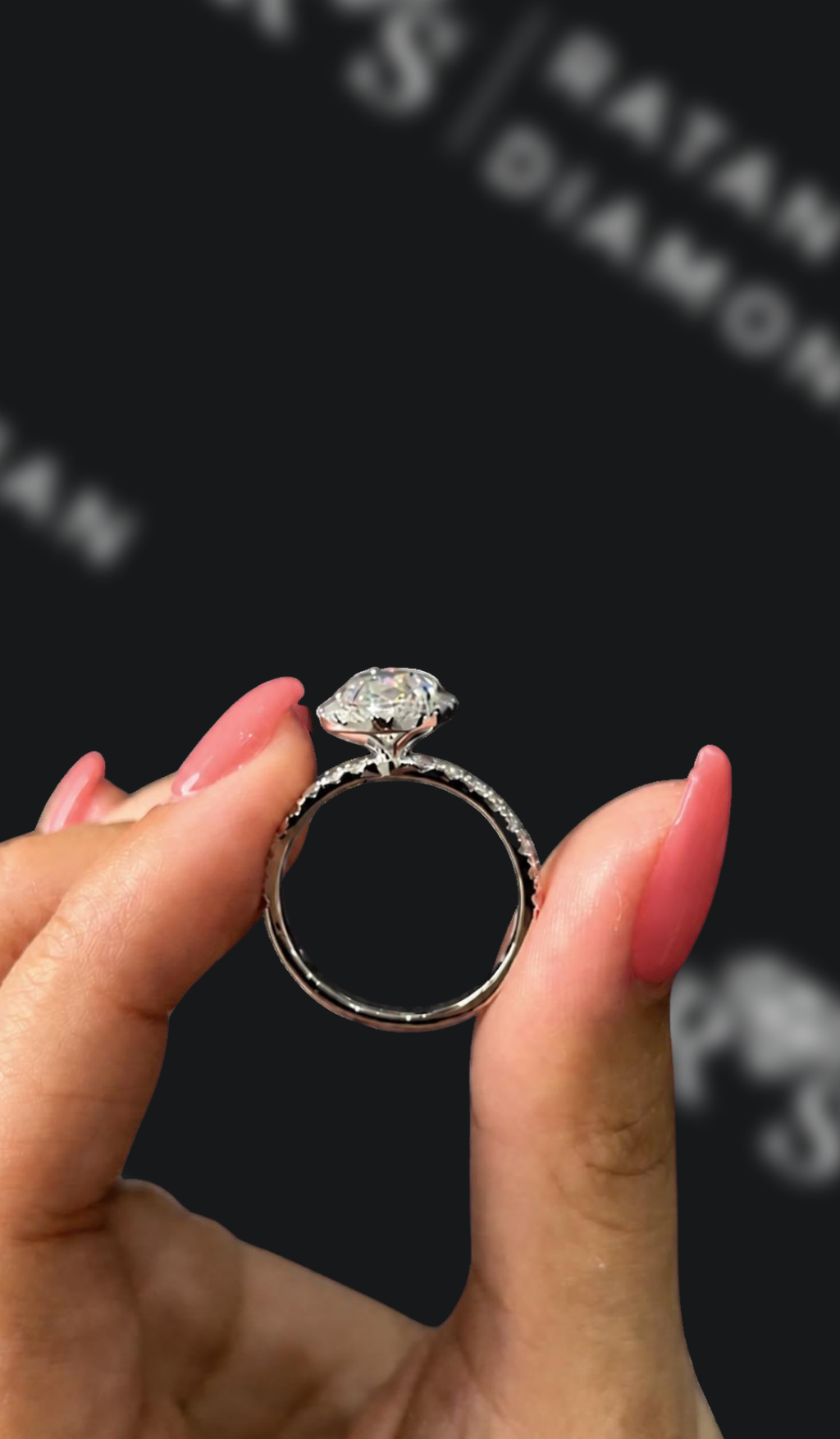2 carat oval natural diamond engagement ring by Ratan Sajan Diamonds Dubai