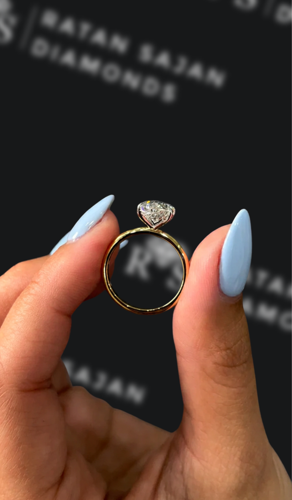 2 carat oval natural diamond engagement ring by Ratan Sajan Diamonds Dubai