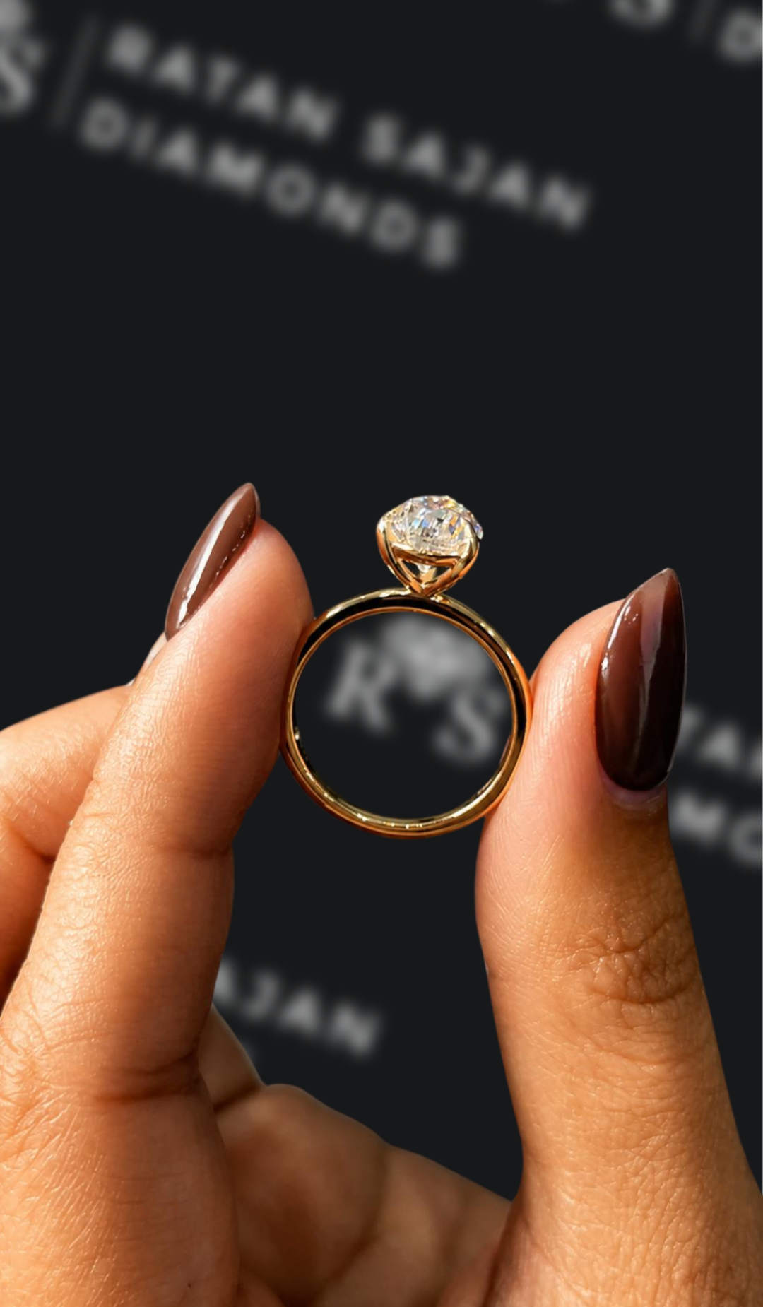2 carat pear shaped natural diamond engagement ring by Ratan Sajan Diamonds Dubai