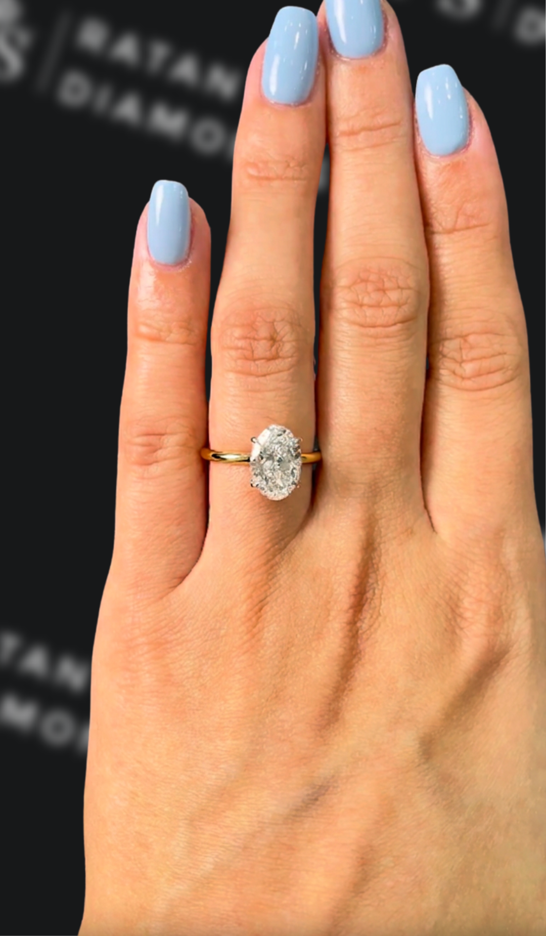 2 carat oval natural diamond engagement ring by Ratan Sajan Diamonds Dubai