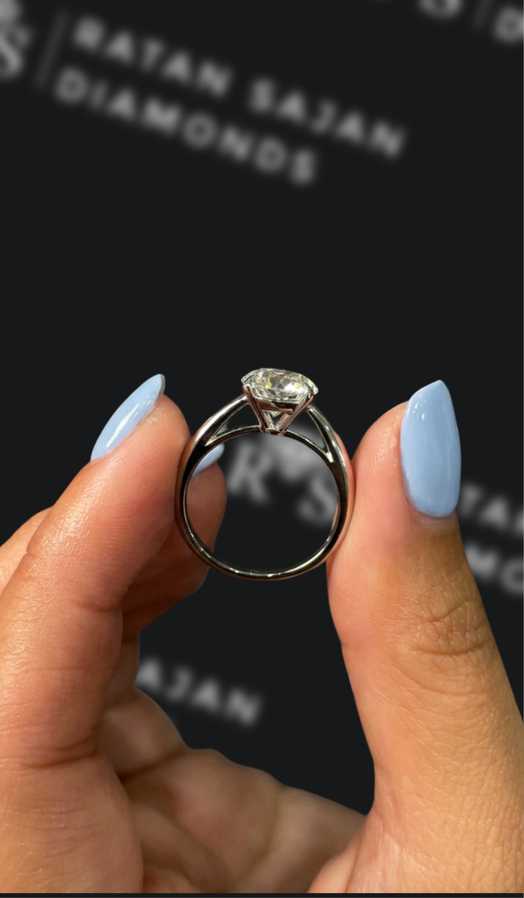 1.5 carat round brilliant natural diamond engagement ring by Ratan Sajan Diamonds Dubai