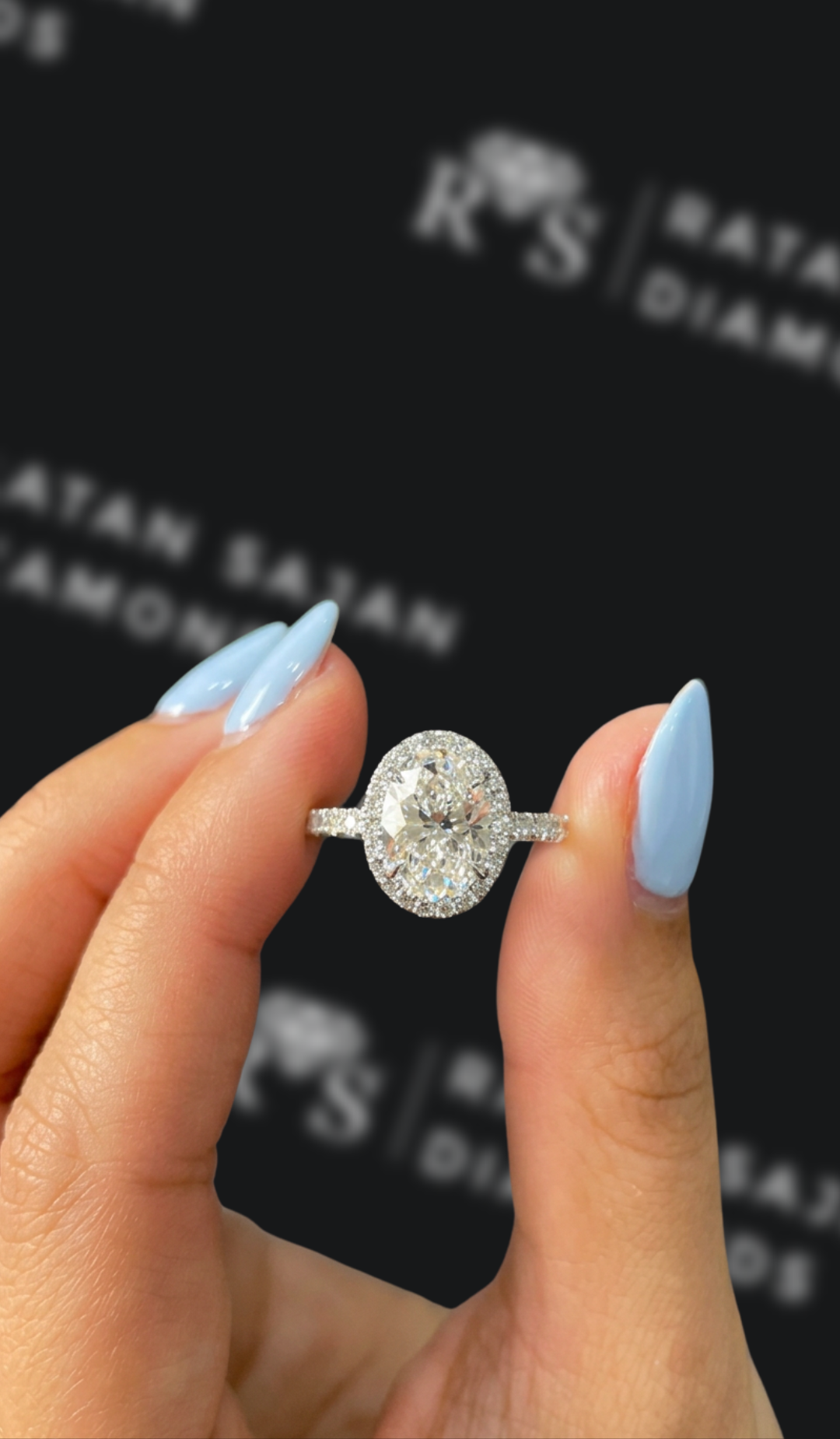 2 carat oval natural diamond engagement ring by Ratan Sajan Diamonds Dubai