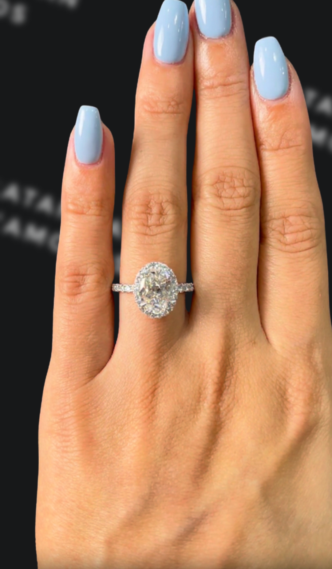 2 carat oval natural diamond engagement ring by Ratan Sajan Diamonds Dubai
