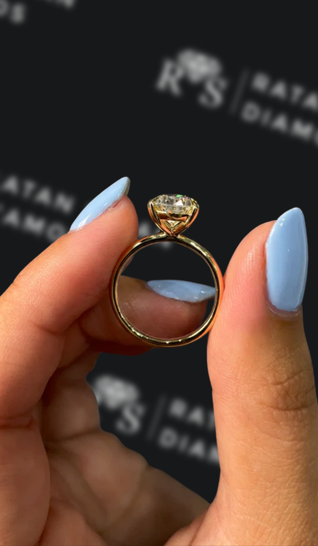 2.5 carat pear shaped natural diamond engagement ring by Ratan Sajan Diamonds Dubai