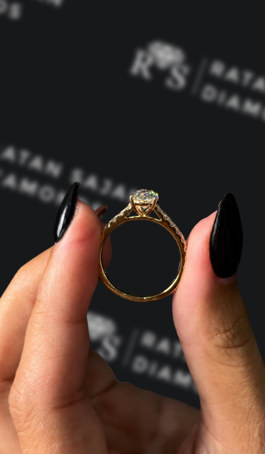 1 carat oval natural diamond engagement ring by Ratan Sajan Diamonds Dubai