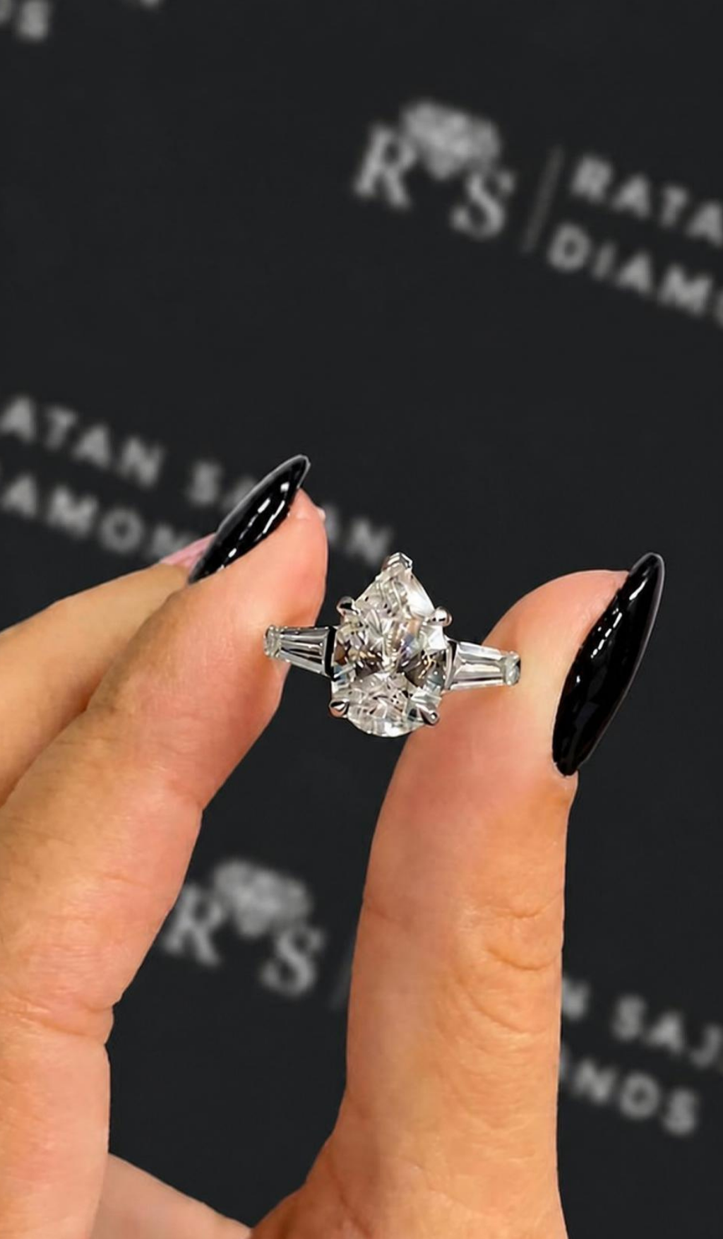 2 carat pear shaped natural diamond engagement ring by Ratan Sajan Diamonds Dubai