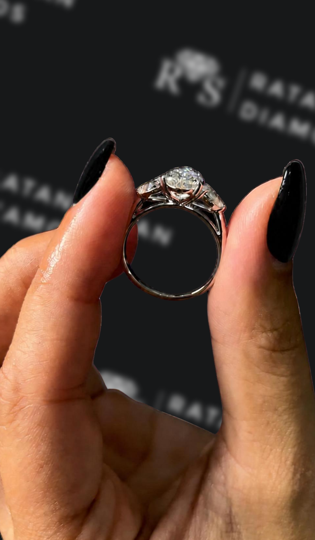 1.5 carat pear shaped natural diamond engagement ring by Ratan Sajan Diamonds Dubai