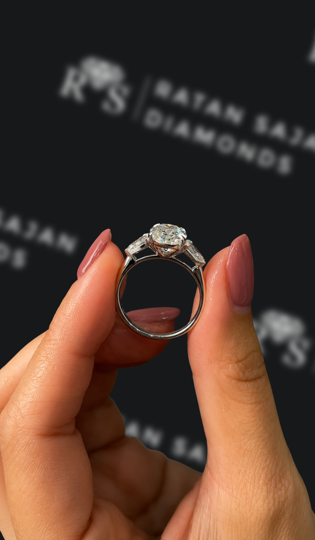 2 carat oval natural diamond engagement ring by Ratan Sajan Diamonds Dubai