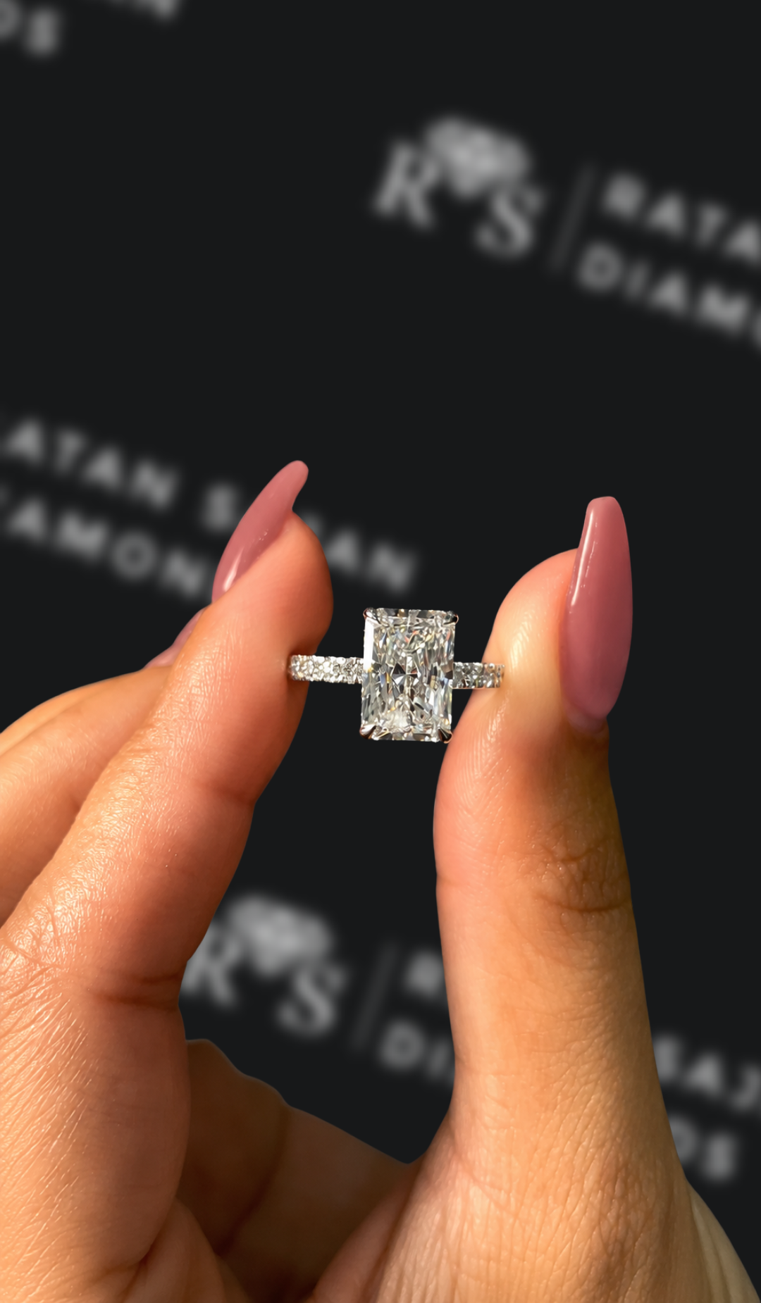 2 carat radiant cut natural diamond engagement ring by Ratan Sajan Diamonds Dubai