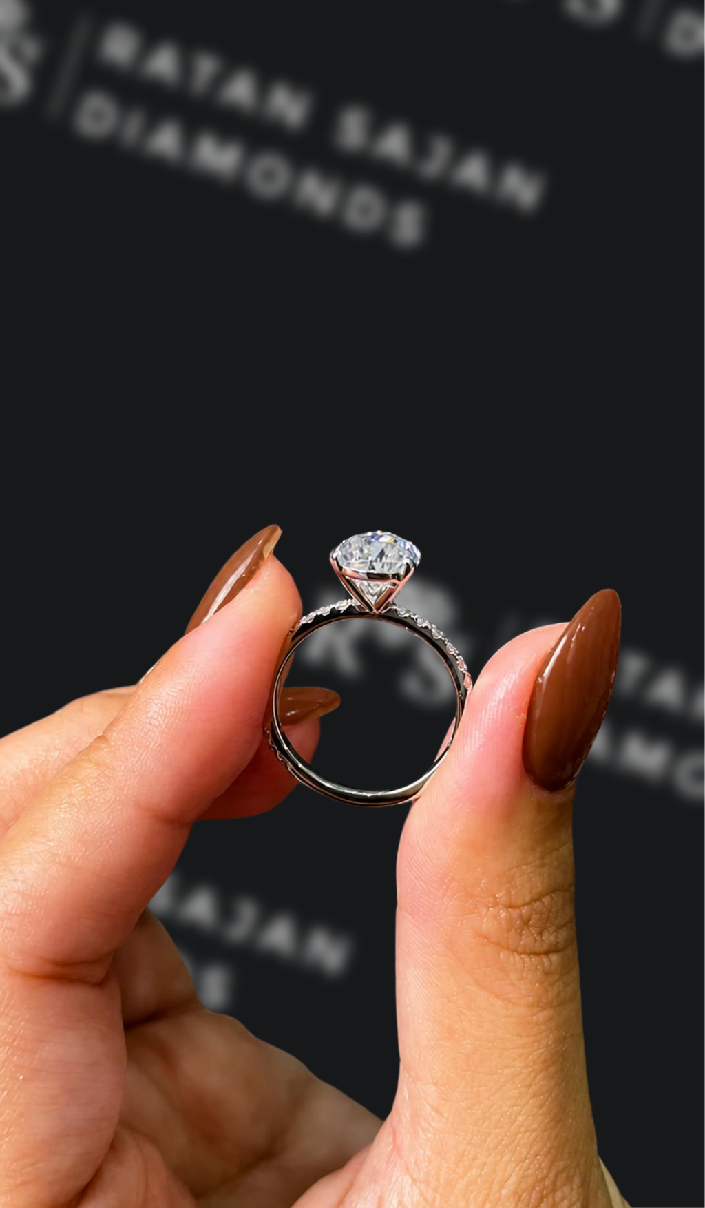 2 carat pear shaped natural diamond engagement ring by Ratan Sajan Diamonds Dubai