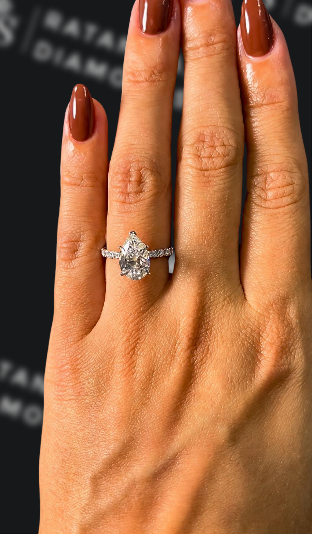 2 carat pear shaped natural diamond engagement ring by Ratan Sajan Diamonds Dubai