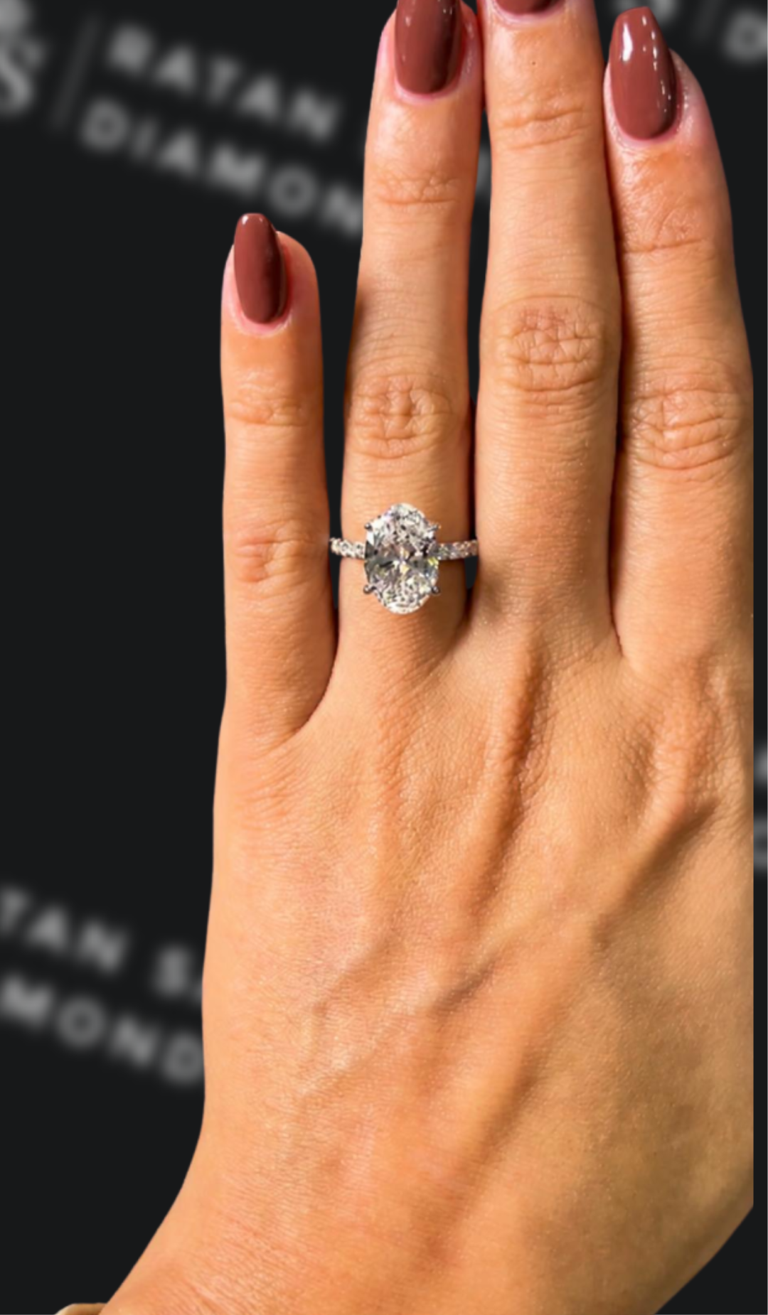 4 carat round brilliant natural diamond engagement ring by Ratan Sajan Diamonds Dubai