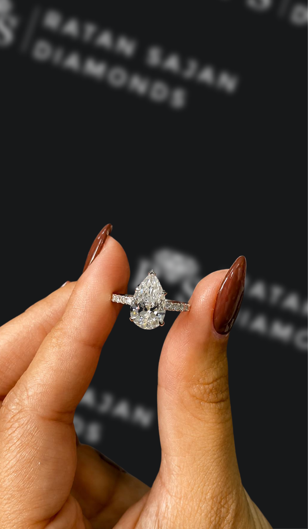 2 carat pear shaped natural diamond engagement ring by Ratan Sajan Diamonds Dubai