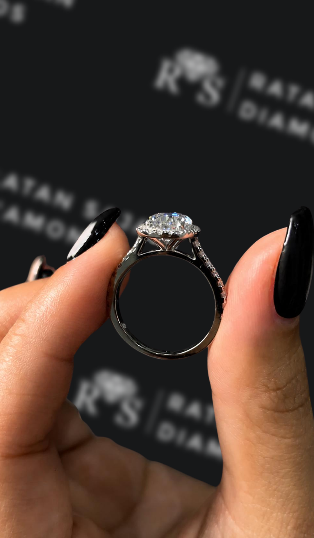 2 carat pear shaped natural diamond engagement ring by Ratan Sajan Diamonds Dubai