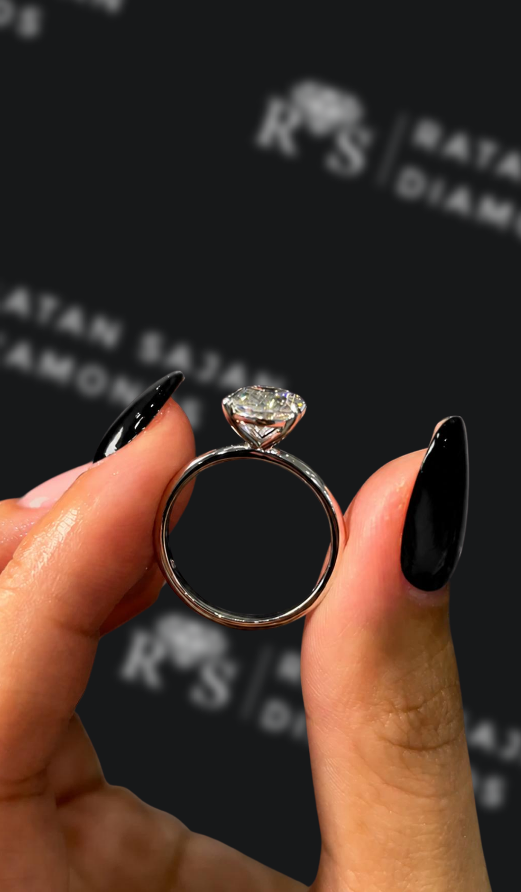 2 carat oval natural diamond engagement ring by Ratan Sajan Diamonds Dubai