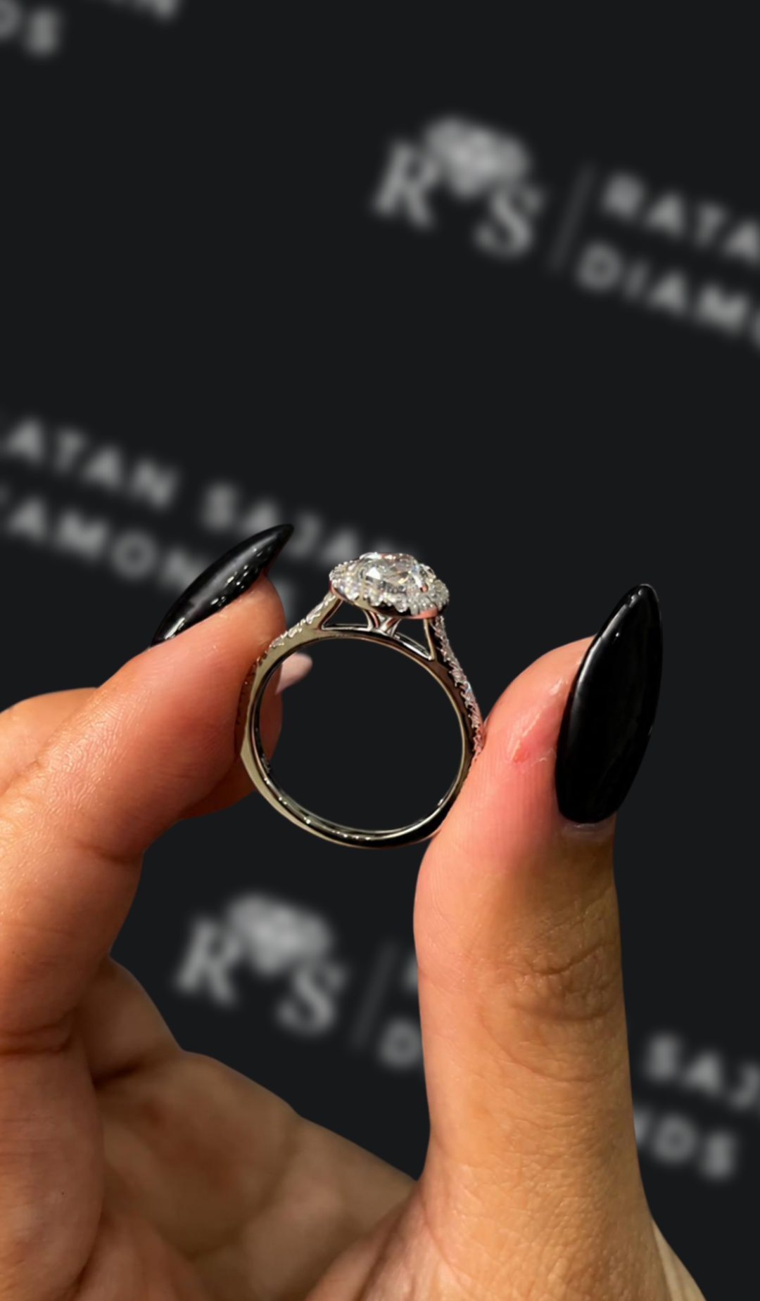 1 carat pear shaped natural diamond engagement ring by Ratan Sajan Diamonds Dubai