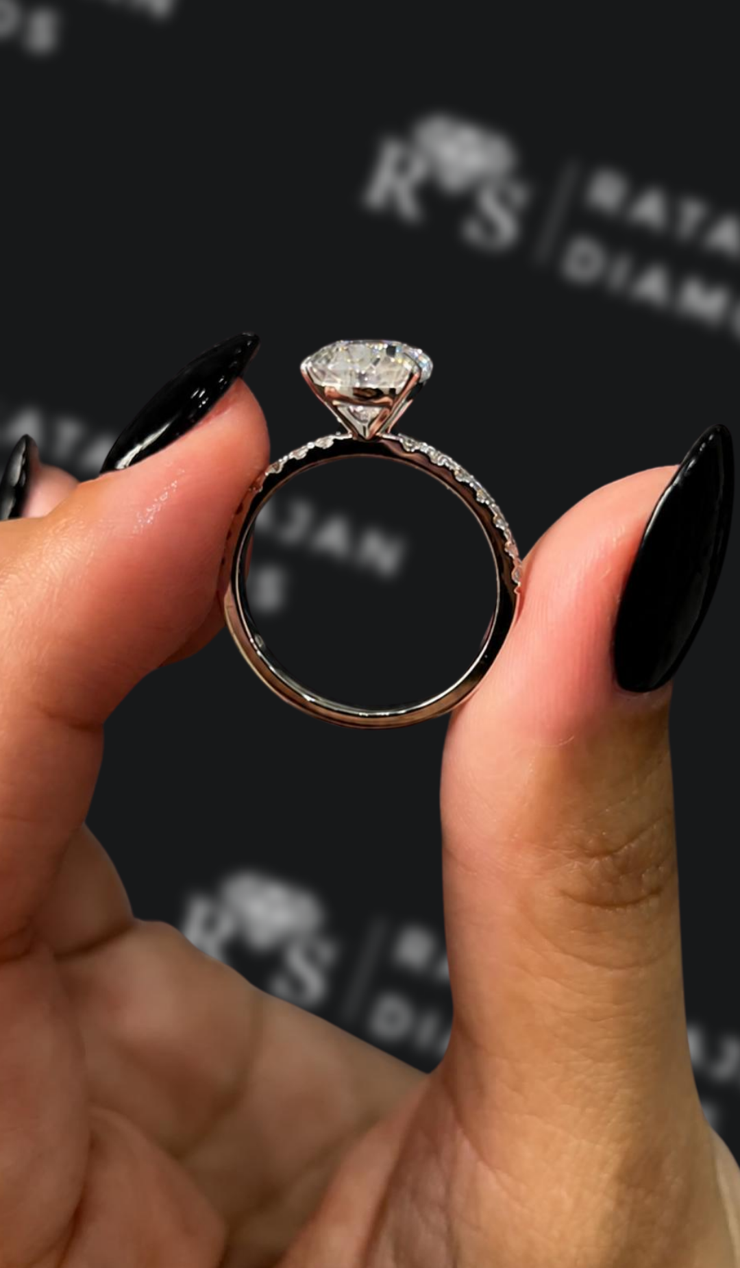 2.5 carat pear shaped natural diamond engagement ring by Ratan Sajan Diamonds Dubai