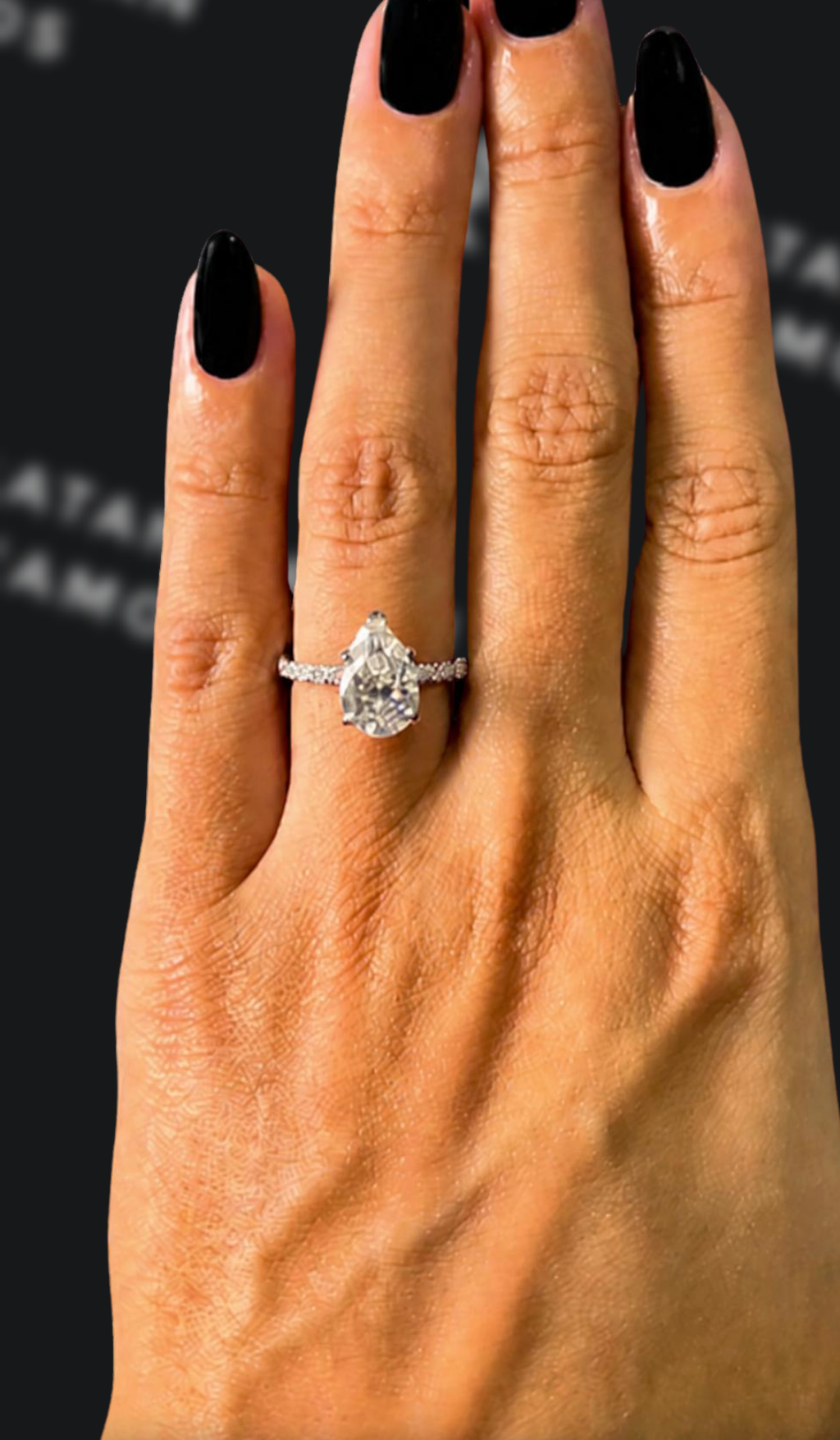 2 carat pear shaped natural diamond engagement ring by Ratan Sajan Diamonds Dubai