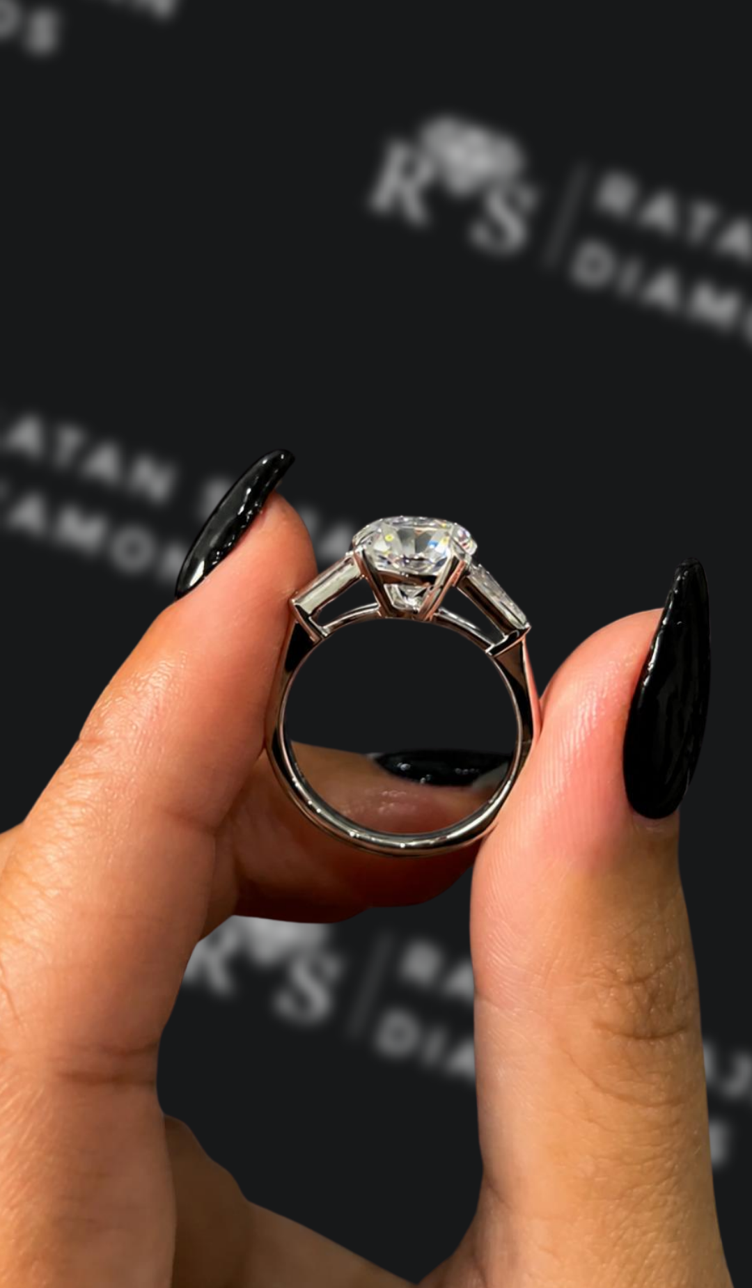 2.5 carat round brilliant natural diamond engagement ring by Ratan Sajan Diamonds Dubai