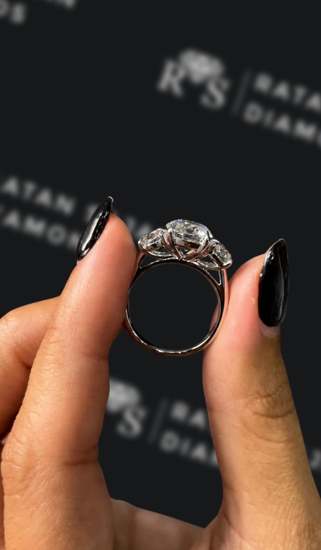 2 carat round brilliant natural diamond engagement ring by Ratan Sajan Diamonds Dubai