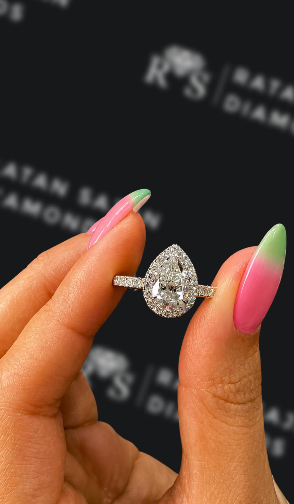 1 carat pear shaped natural diamond engagement ring by Ratan Sajan Diamonds Dubai