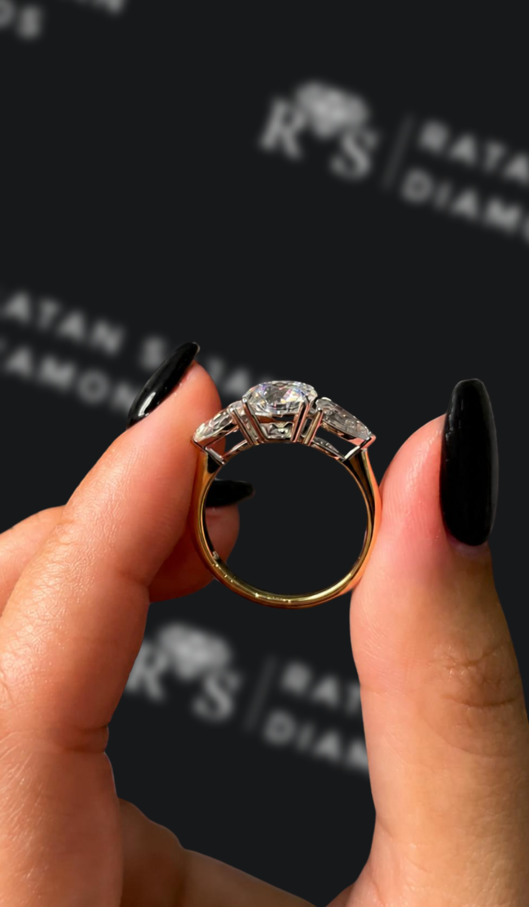 1.5 carat round brilliant natural diamond engagement ring by Ratan Sajan Diamonds Dubai