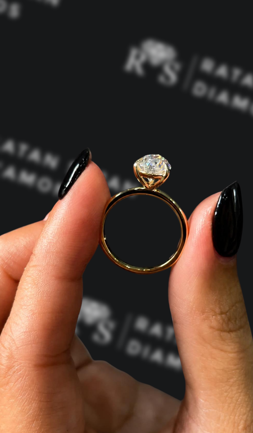 2 carat pear shaped natural diamond engagement ring by Ratan Sajan Diamonds Dubai