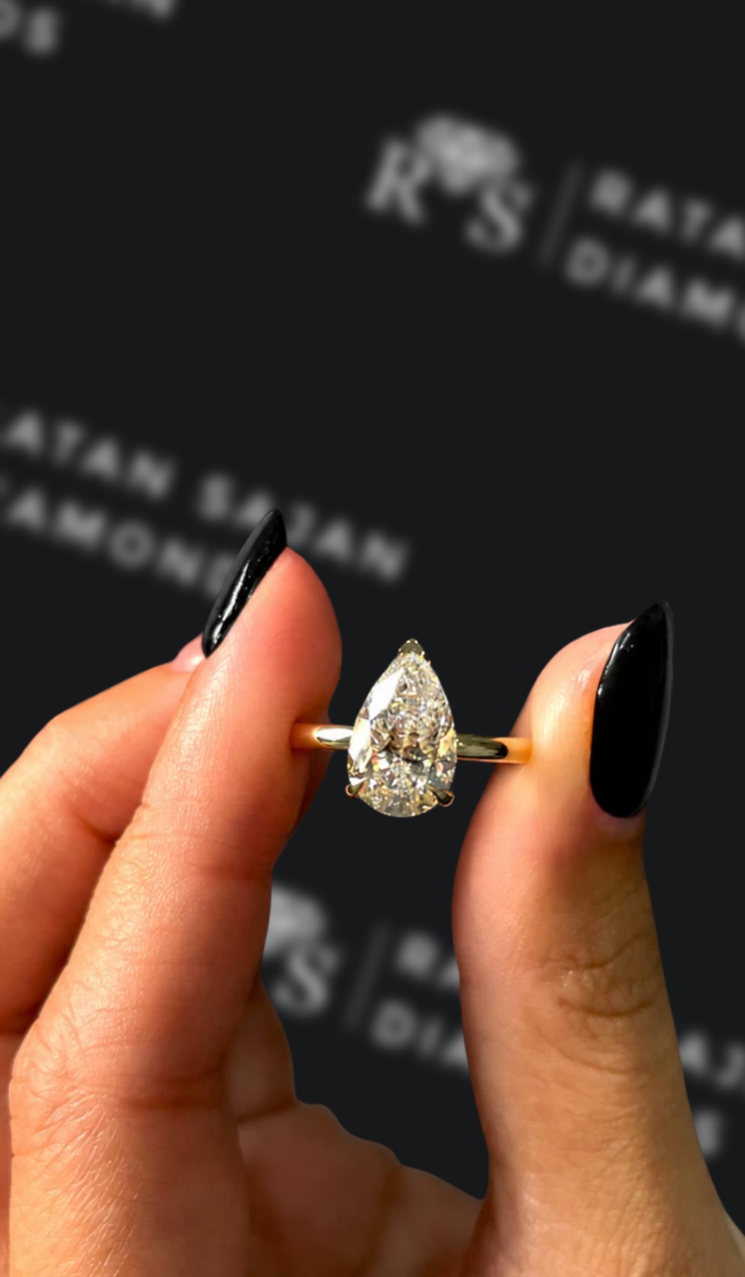 2 carat pear shaped natural diamond engagement ring by Ratan Sajan Diamonds Dubai