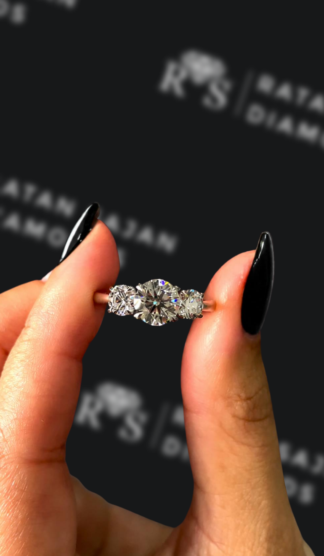 1 carat round brilliant natural diamond engagement ring by Ratan Sajan Diamonds Dubai