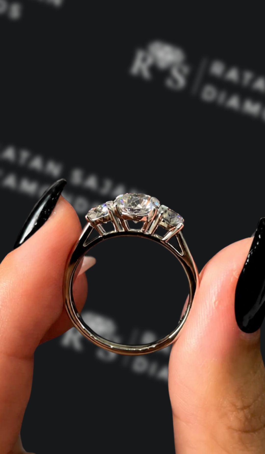 1 carat round brilliant natural diamond engagement ring by Ratan Sajan Diamonds Dubai