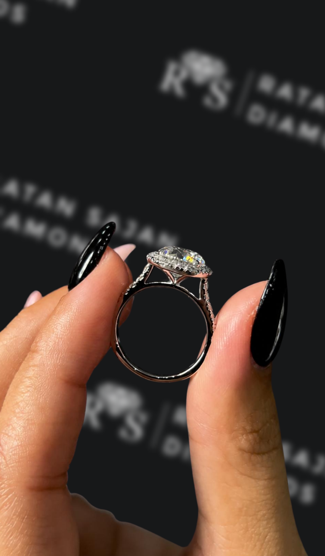 2 carat round brilliant natural diamond engagement ring by Ratan Sajan Diamonds Dubai