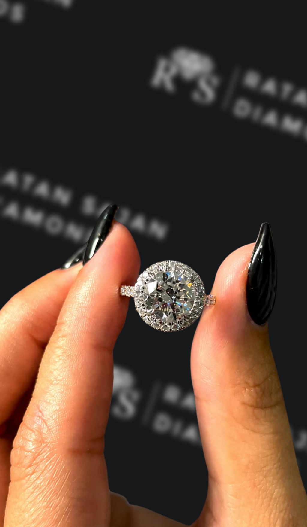 2 carat round brilliant natural diamond engagement ring by Ratan Sajan Diamonds Dubai
