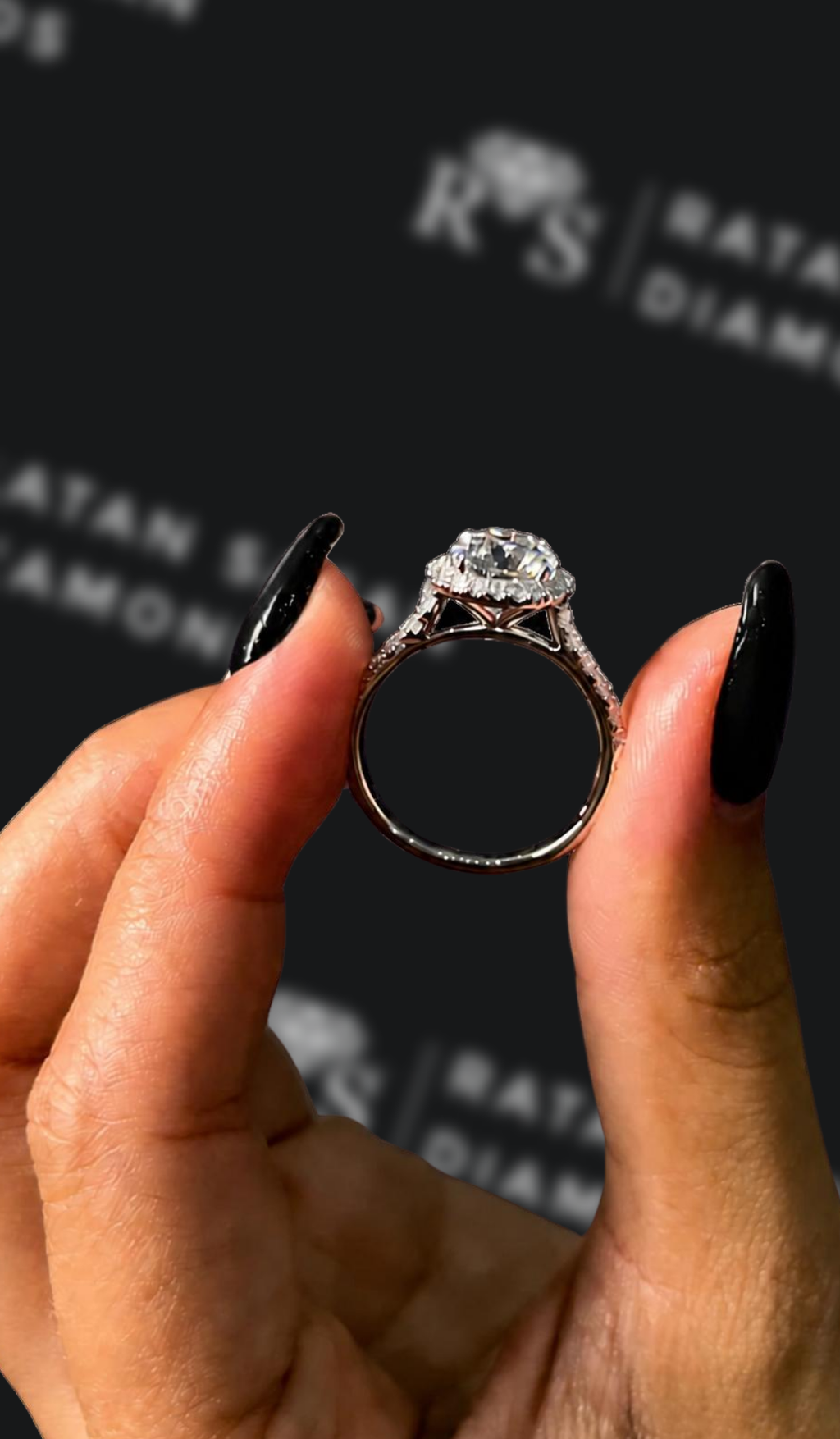 1.5 carat round brilliant natural diamond engagement ring by Ratan Sajan Diamonds Dubai