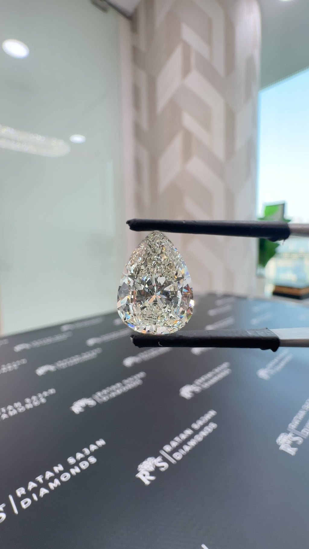 4.37 Carat – J VVS2 – Pear Shape – Natural Diamond – IGI Certified