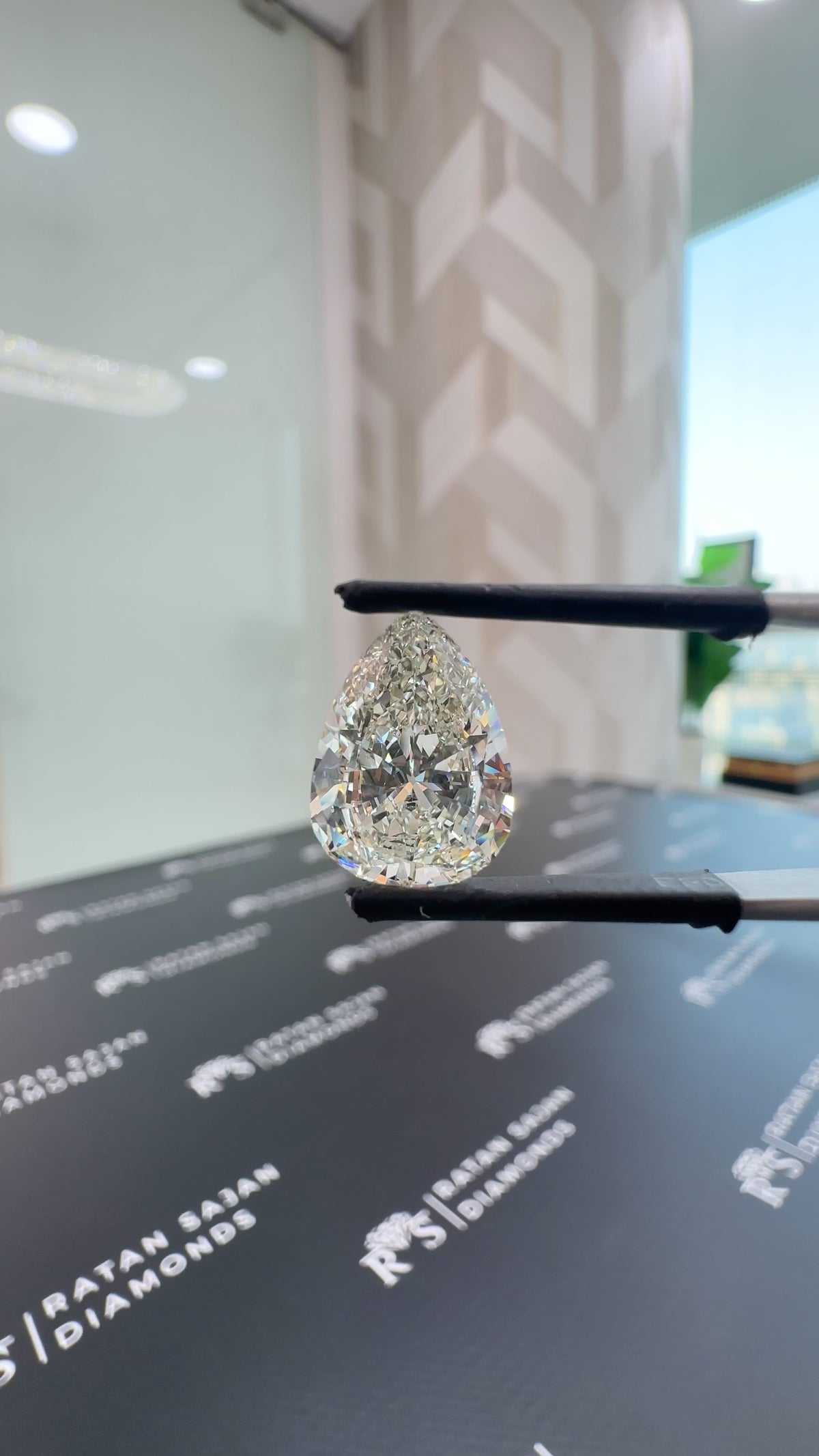 4.37 Carat – J VVS2 – Pear Shape – Natural Diamond – IGI Certified