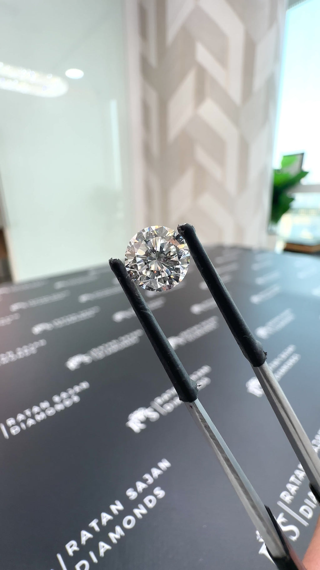 2 Carat – G SI1 – Round Shape – Natural Diamond – GIA Certified