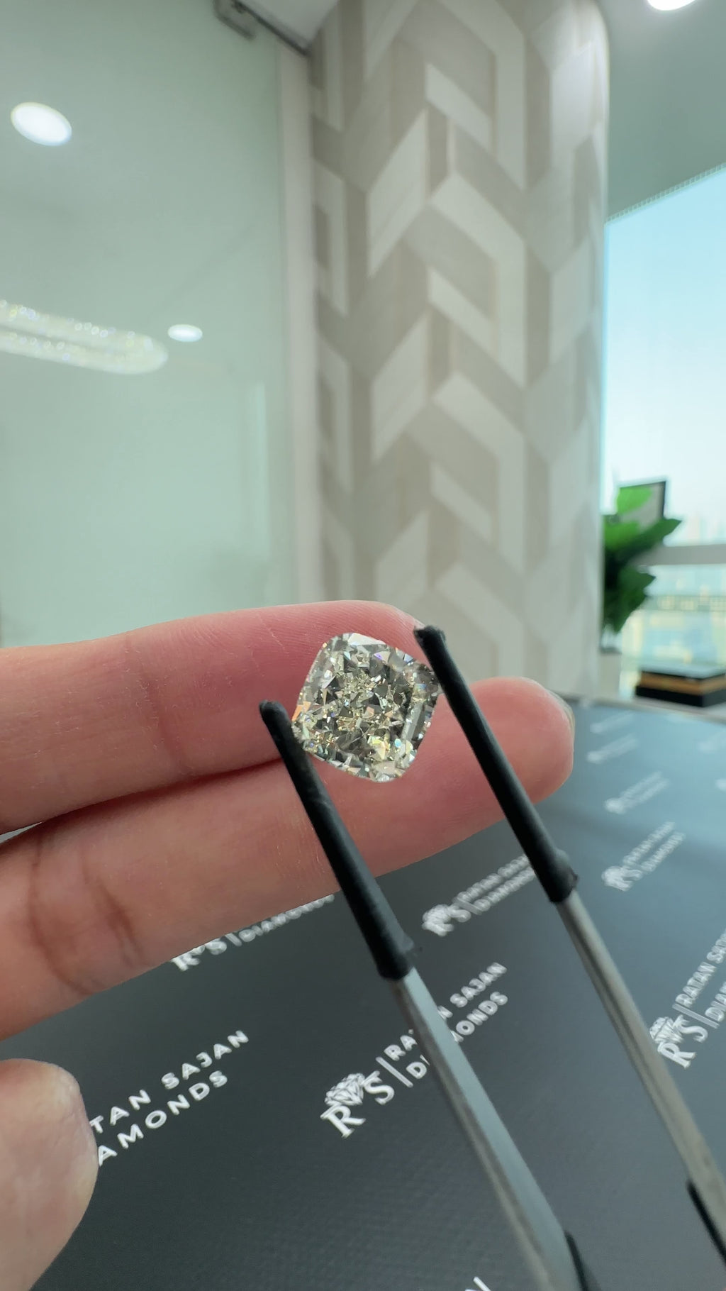 4.36 Carat – O SI1 – Cushion Shape – Natural Diamond – IGI Certified