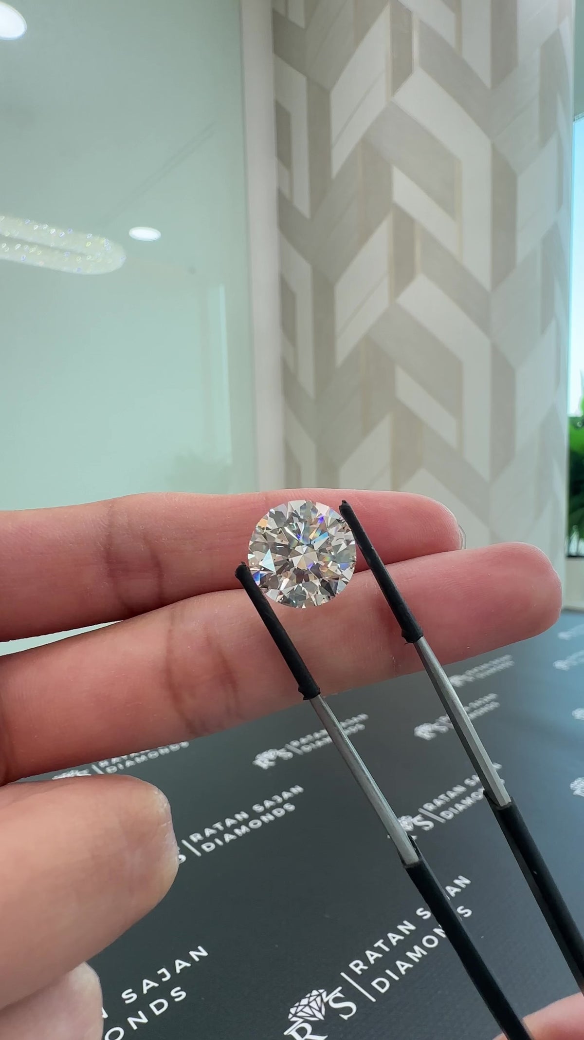 10.02 Carat – I VS2 – Round Shape – Natural Diamond – IGI Certified