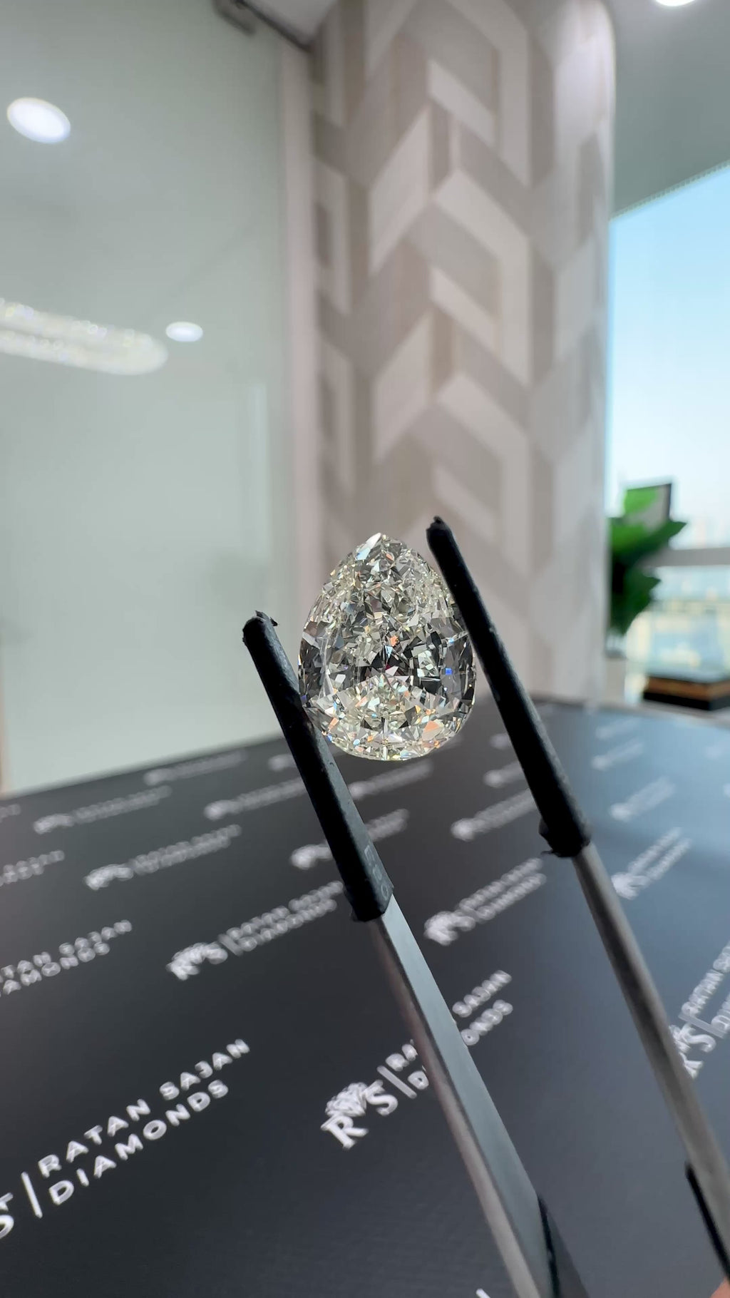 4.52 Carat – K VVS2 – Pear Shape – Natural Diamond – HRD Certified