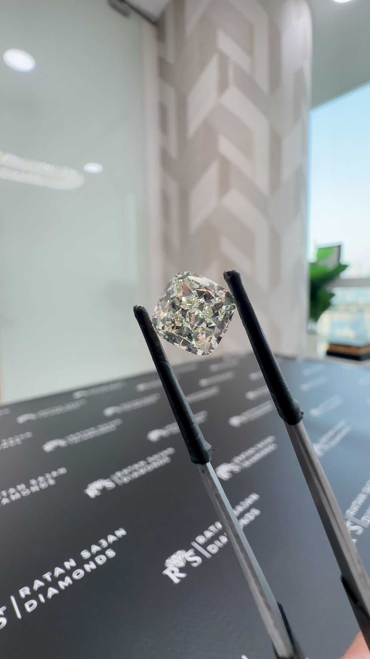 4.36 Carat – O SI1 – Cushion Shape – Natural Diamond – IGI Certified